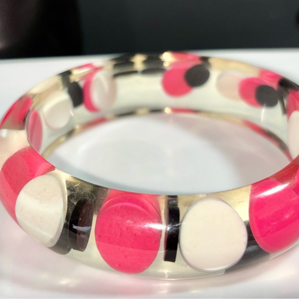 Vintage 3/4” Inch Clear Lucite Bangle Bracelet with zoink, White Black Circles - Picture 4 of 6